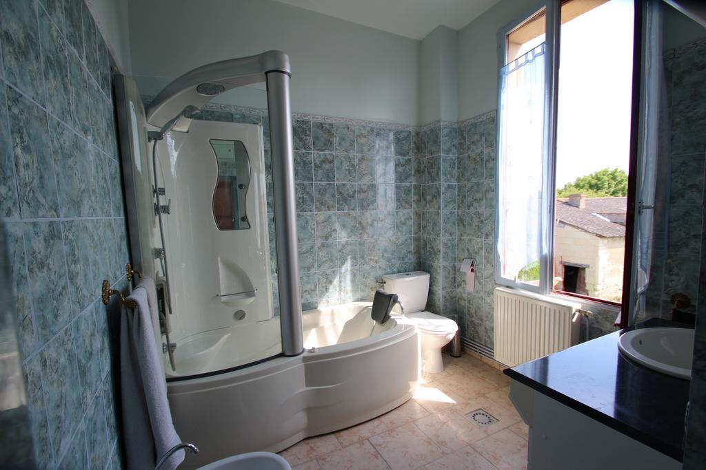 Domaine Des Roses Bed and Breakfast Vaudelnay Værelse billede